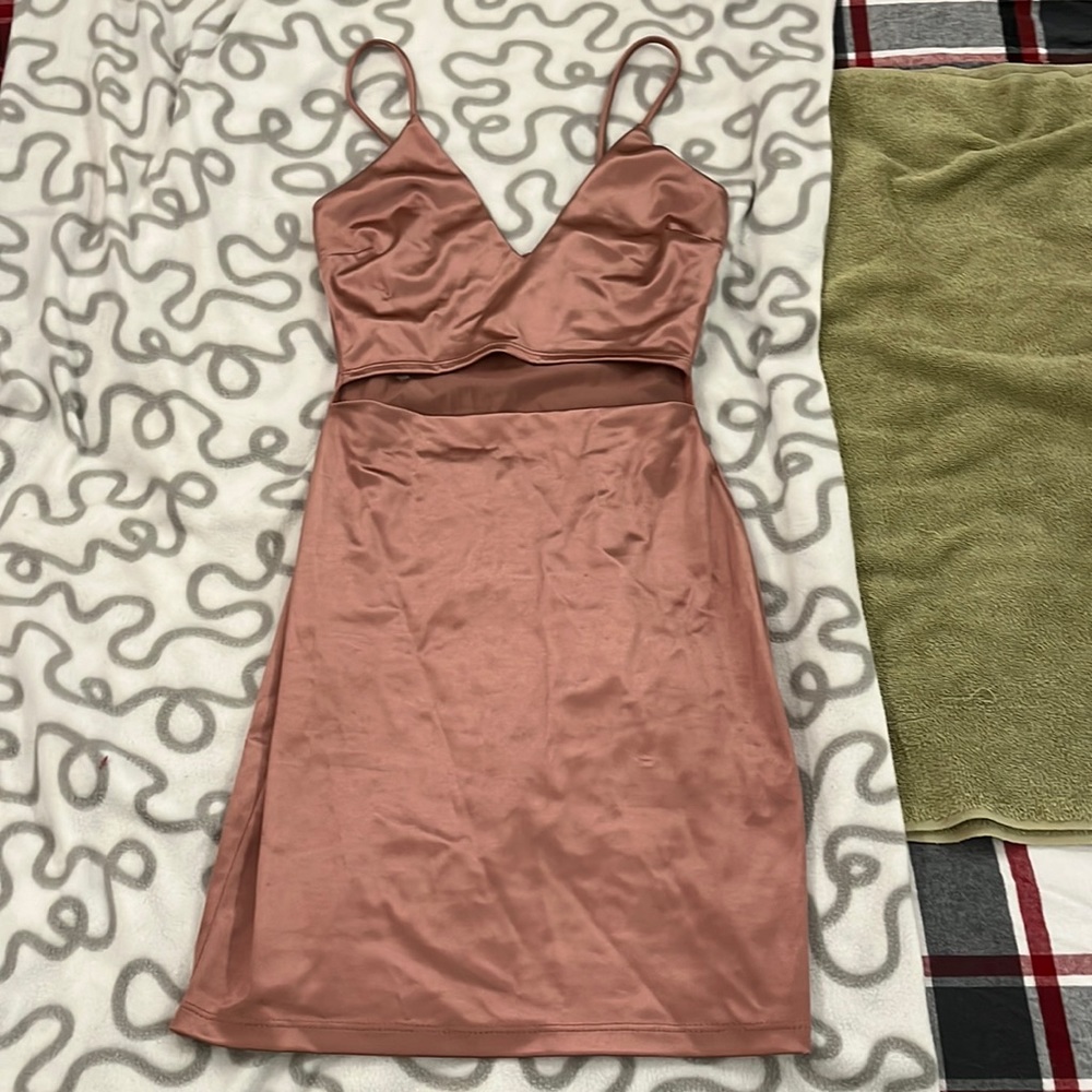I’m selling this shiny pink/tan dress